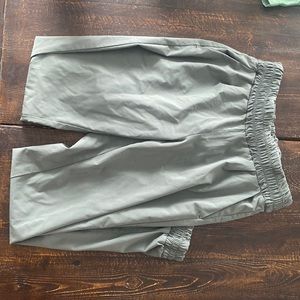 ATHLETA olive light weight joggers size 0 with pockets